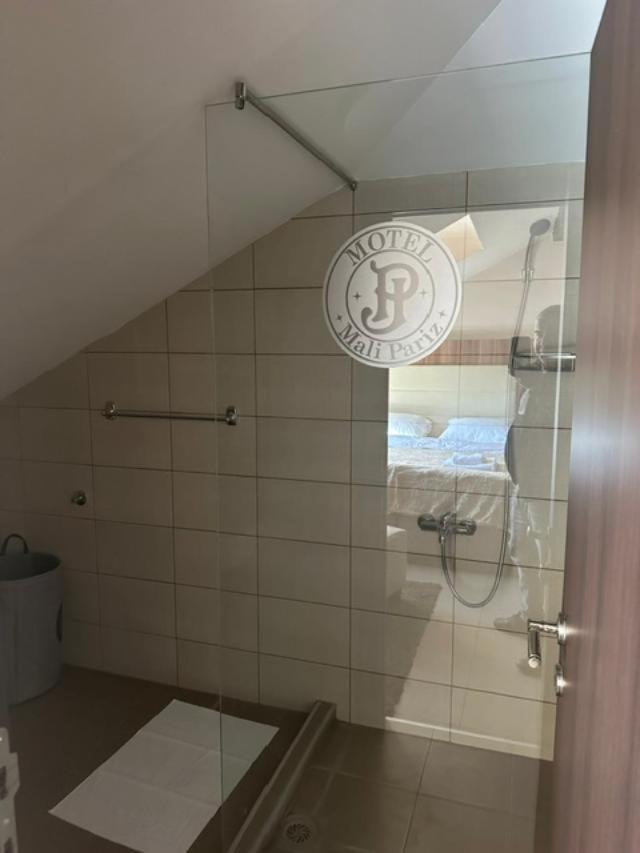 Jp Motel Mali Pariz Bor Luaran gambar