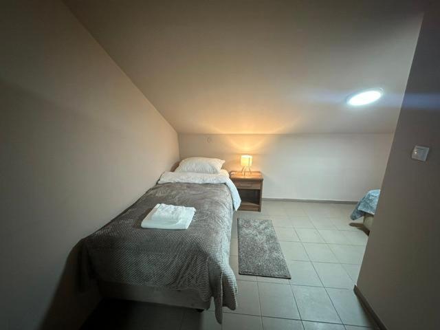 Jp Motel Mali Pariz Bor Luaran gambar