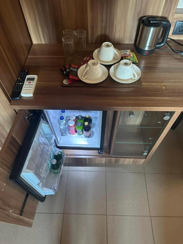 Jp Motel Mali Pariz Bor Luaran gambar