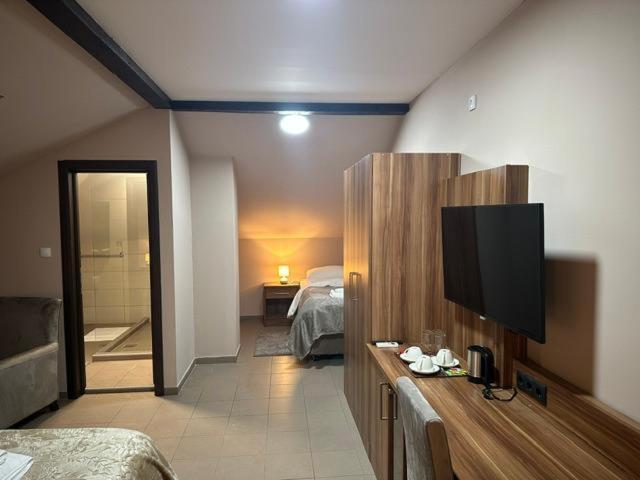 Jp Motel Mali Pariz Bor Luaran gambar