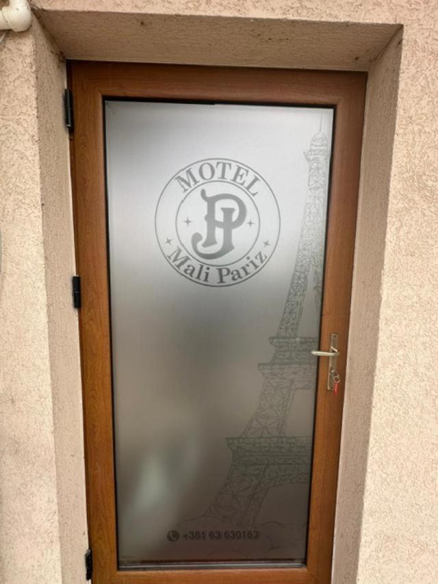 Jp Motel Mali Pariz Bor Luaran gambar