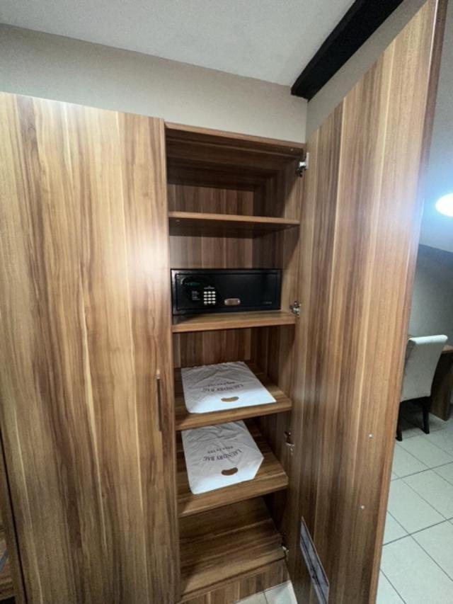 Jp Motel Mali Pariz Bor Luaran gambar