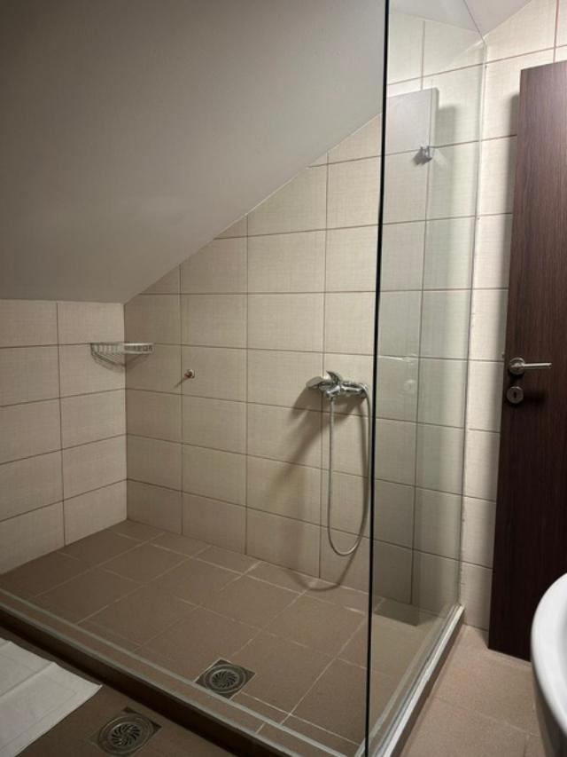 Jp Motel Mali Pariz Bor Luaran gambar
