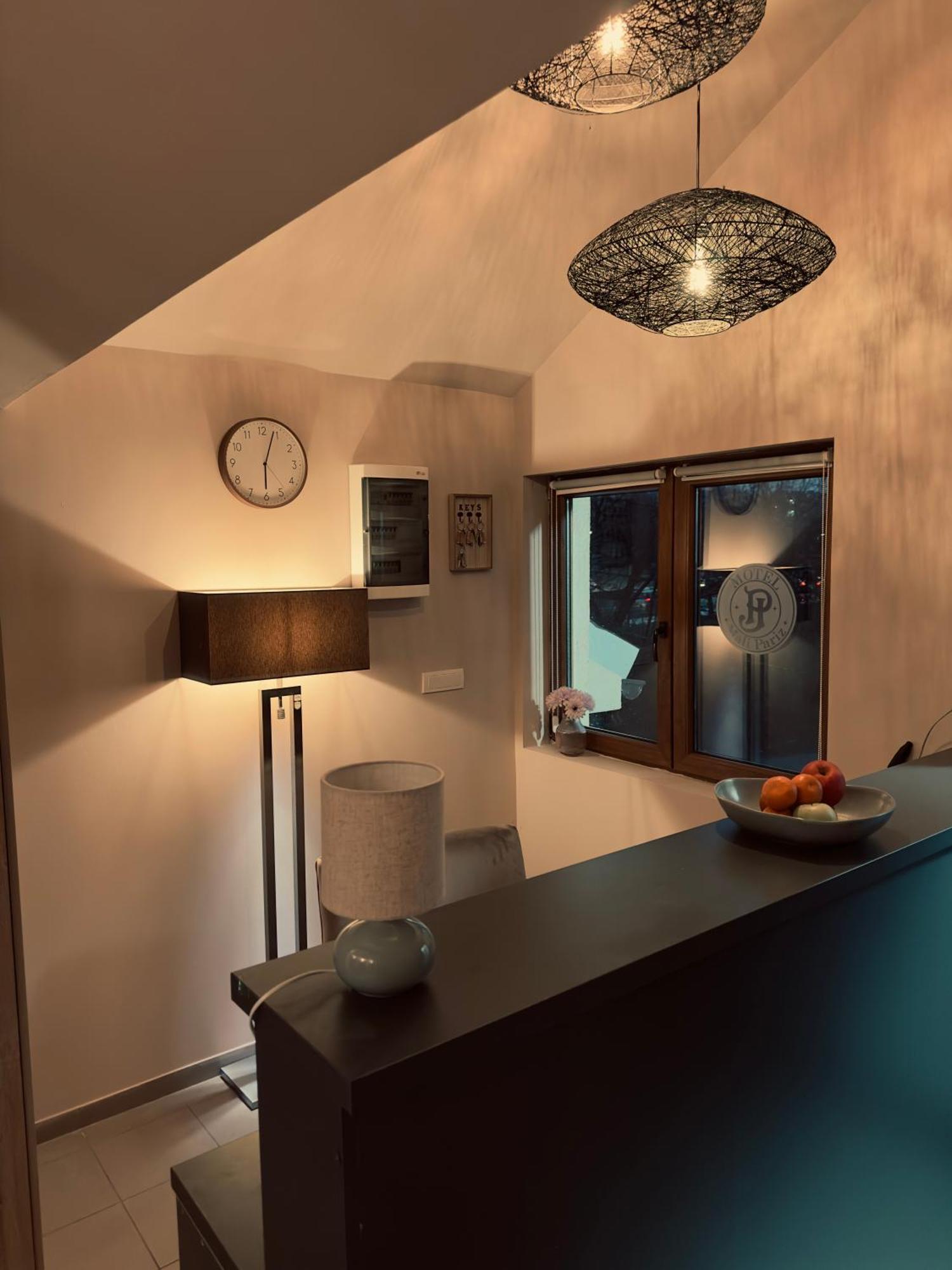 Jp Motel Mali Pariz Bor Luaran gambar